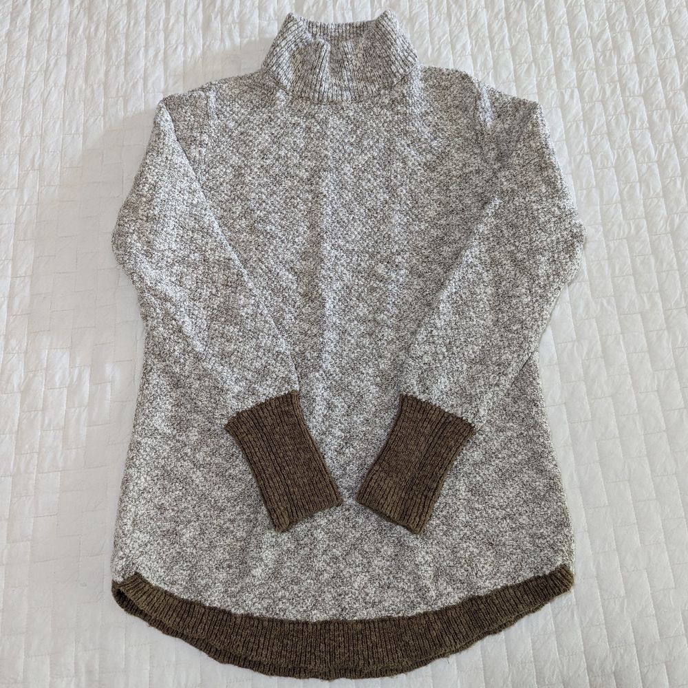 L.L. Bean Women's Signature Sweater. Tan/cream. Size XS.